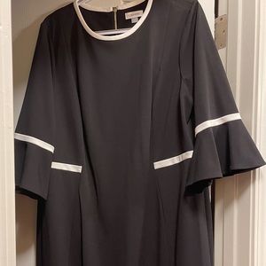 Dressy Calvin Klein bell sleeved size 20 Dress